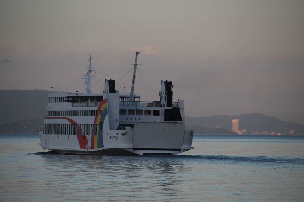 出港　The ship will sail to Takamatsu