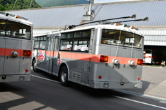 トロリーバス車庫へ