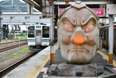 中央本線と高尾の天狗