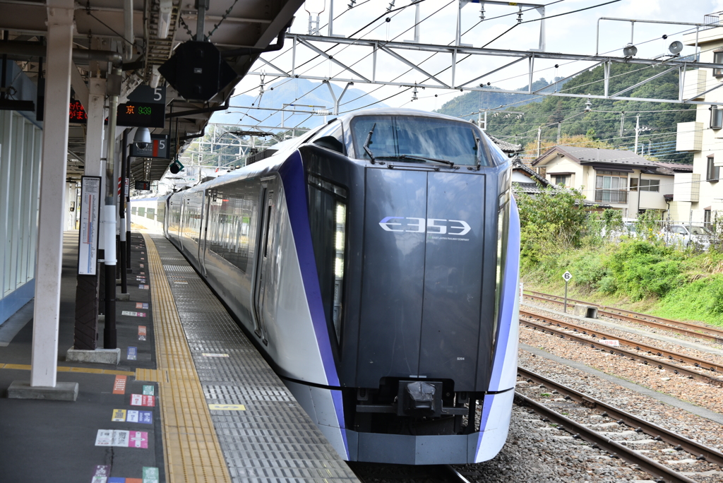 E353系　大月駅にて