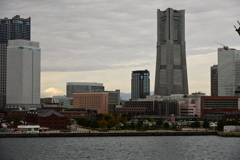 ランドマークタワーと富士山