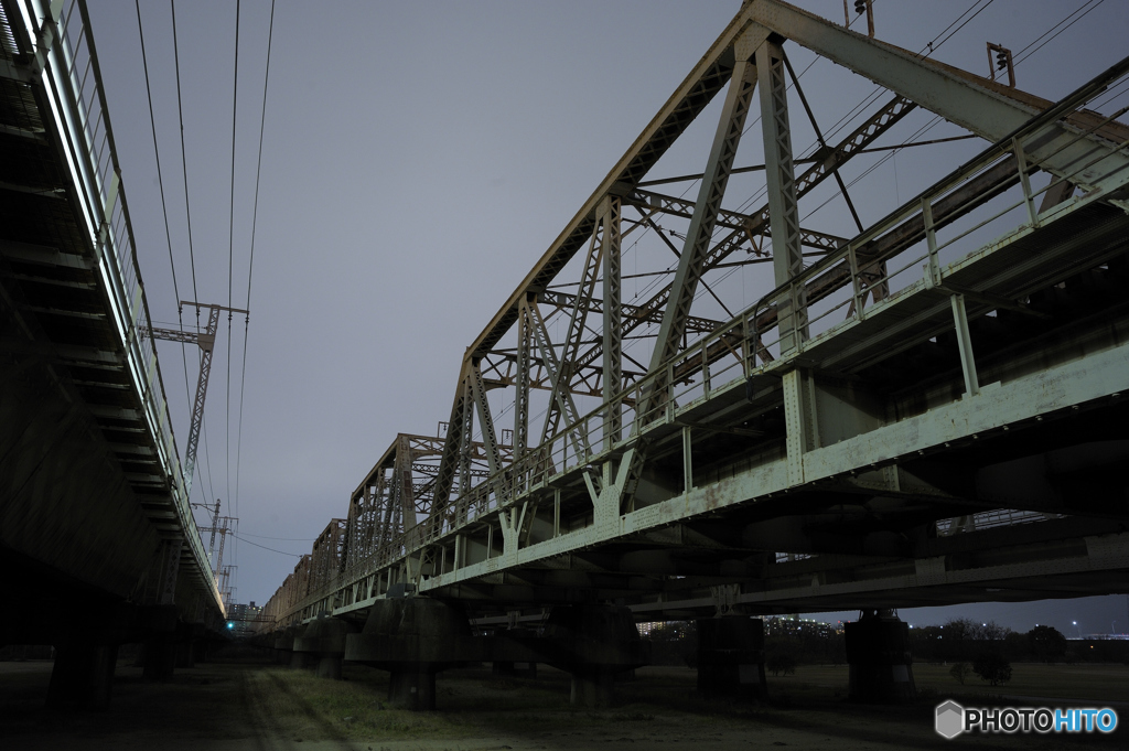 夜の鉄橋