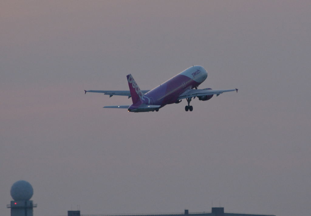 夕暮れの飛行機③