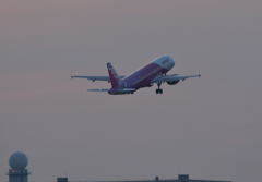 夕暮れの飛行機③