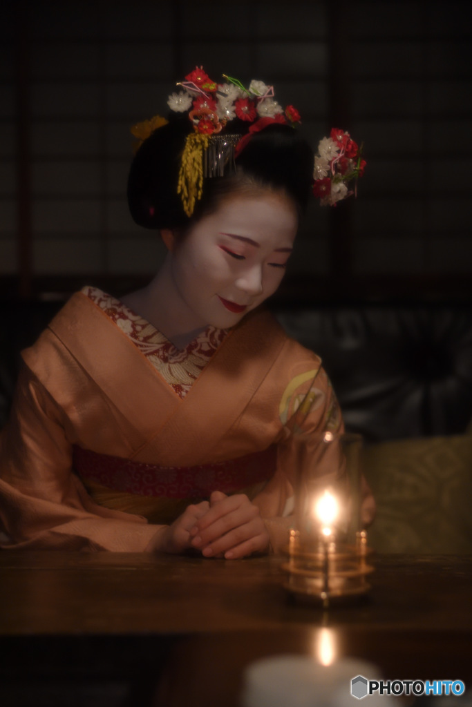 見つめる