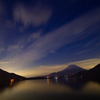 本栖湖から見る富士山とその周辺