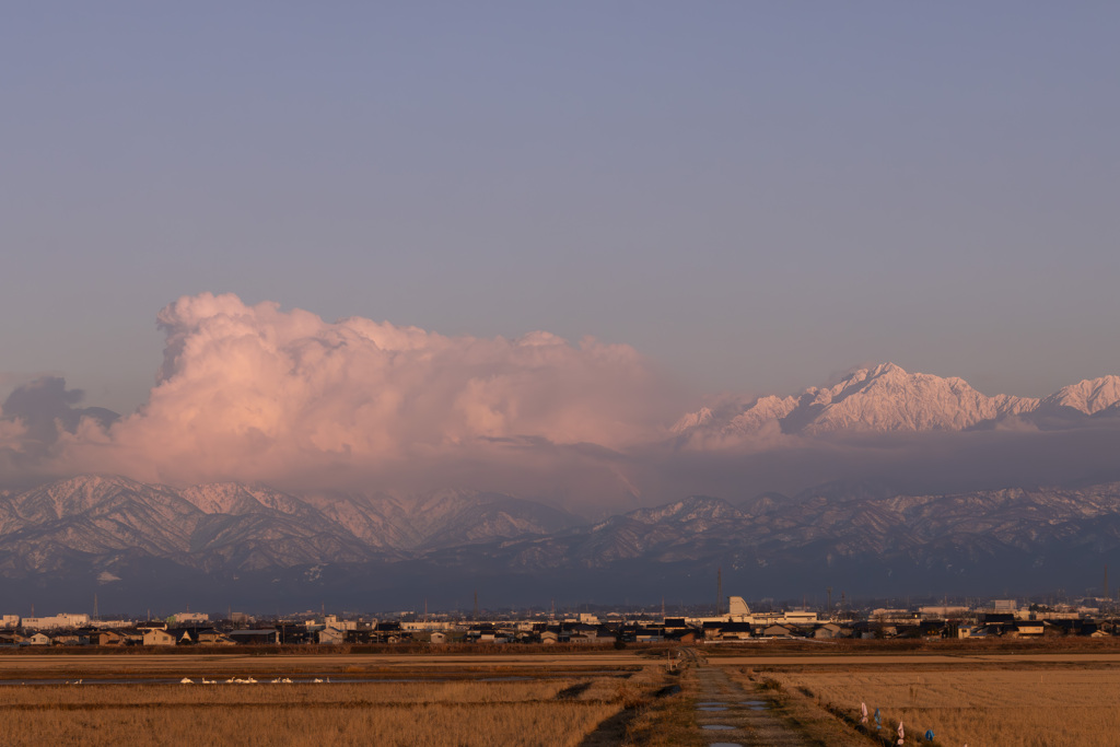 山を覆う雲