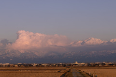 山を覆う雲