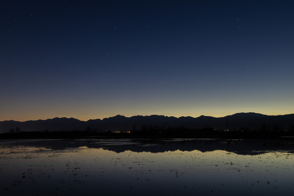 つかの間の水鏡