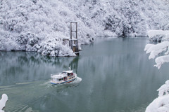 雪の庄川狭