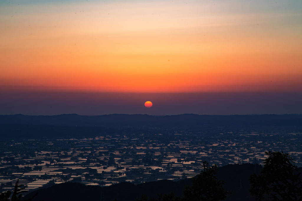 落陽と散居村