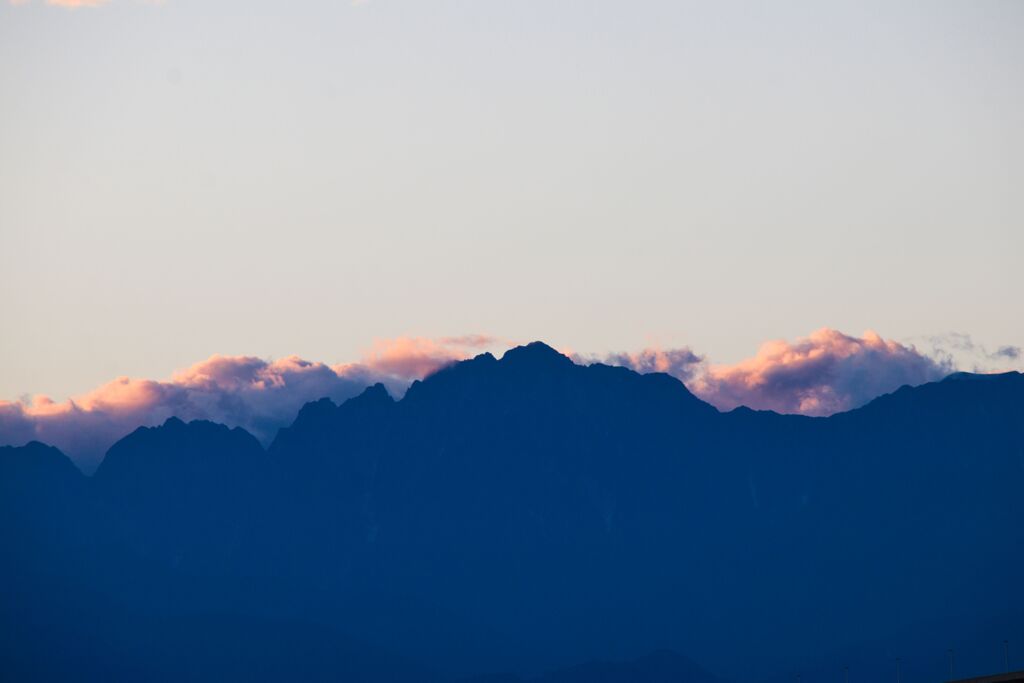 色ついた背景の雲