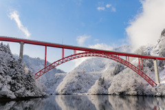 赤い橋(冬の庄川挟)