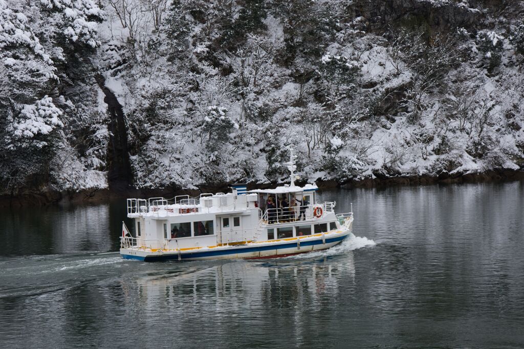 冬の庄川峡(遊覧船出発)
