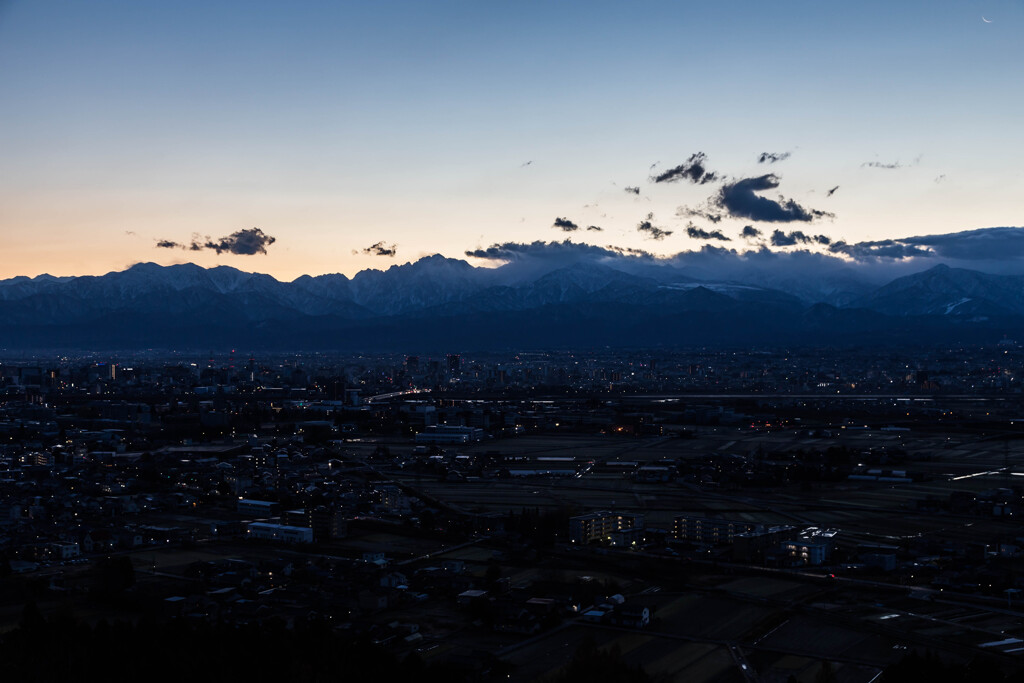 富山市 夜明け前