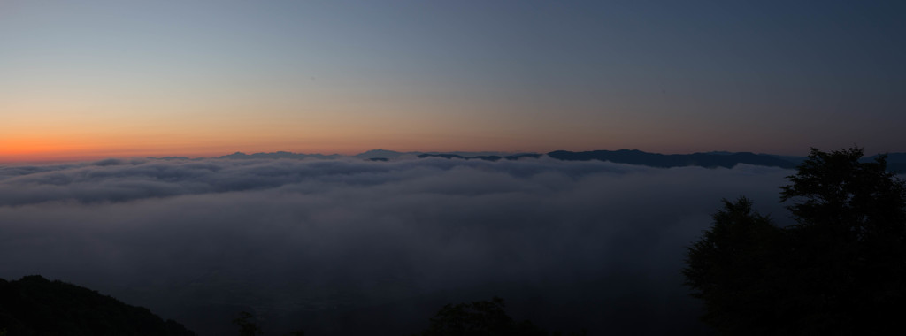 散居村の上の雲海