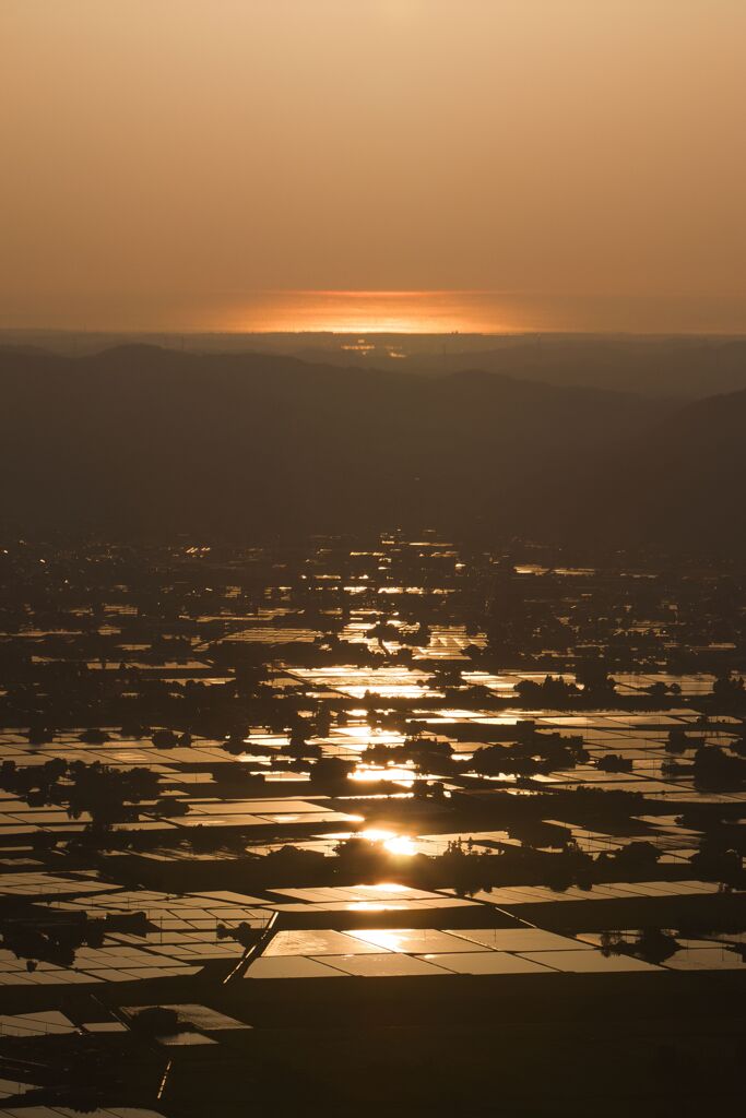 輝く海と散居村