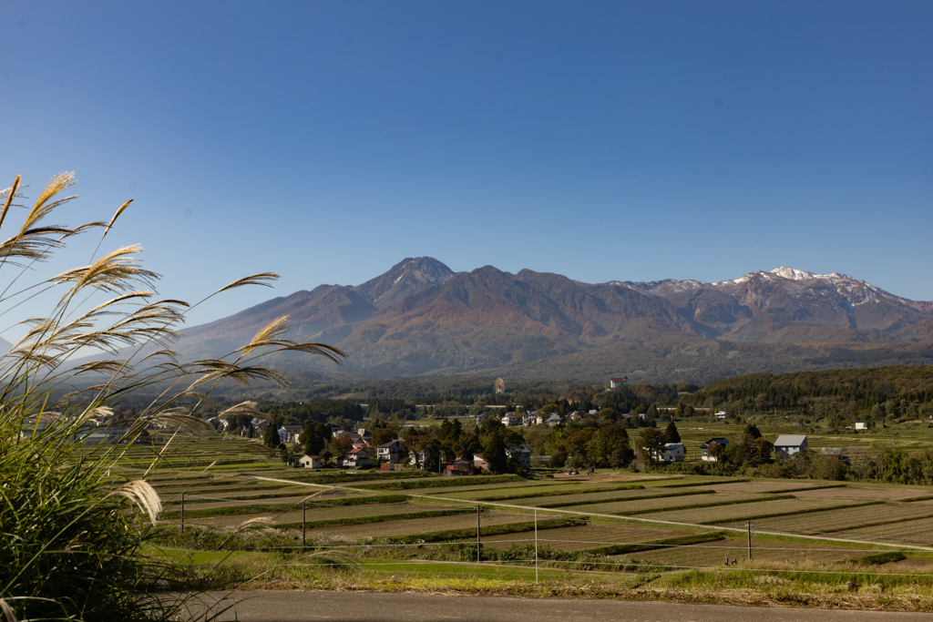 秋の妙高山と火打