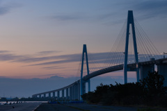 つかの間の剱岳と大橋