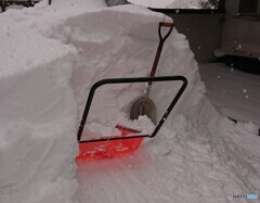 平屋根の雪おろし