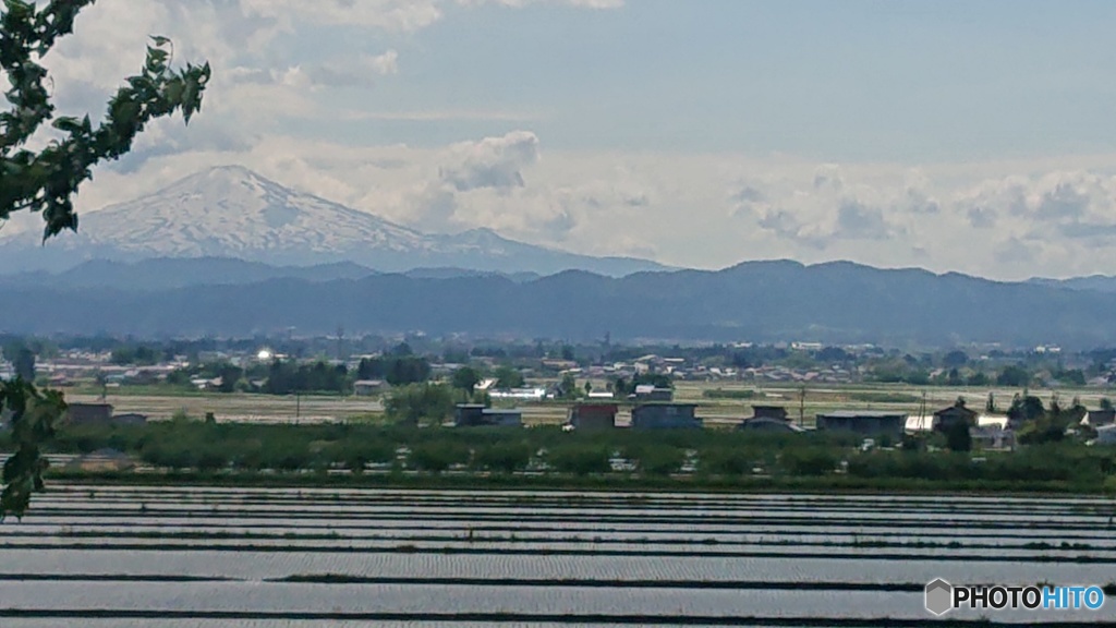 横手市ゆっぷるからの鳥海山