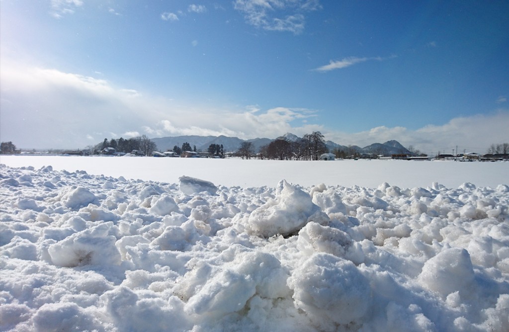 雪壁をのぼり