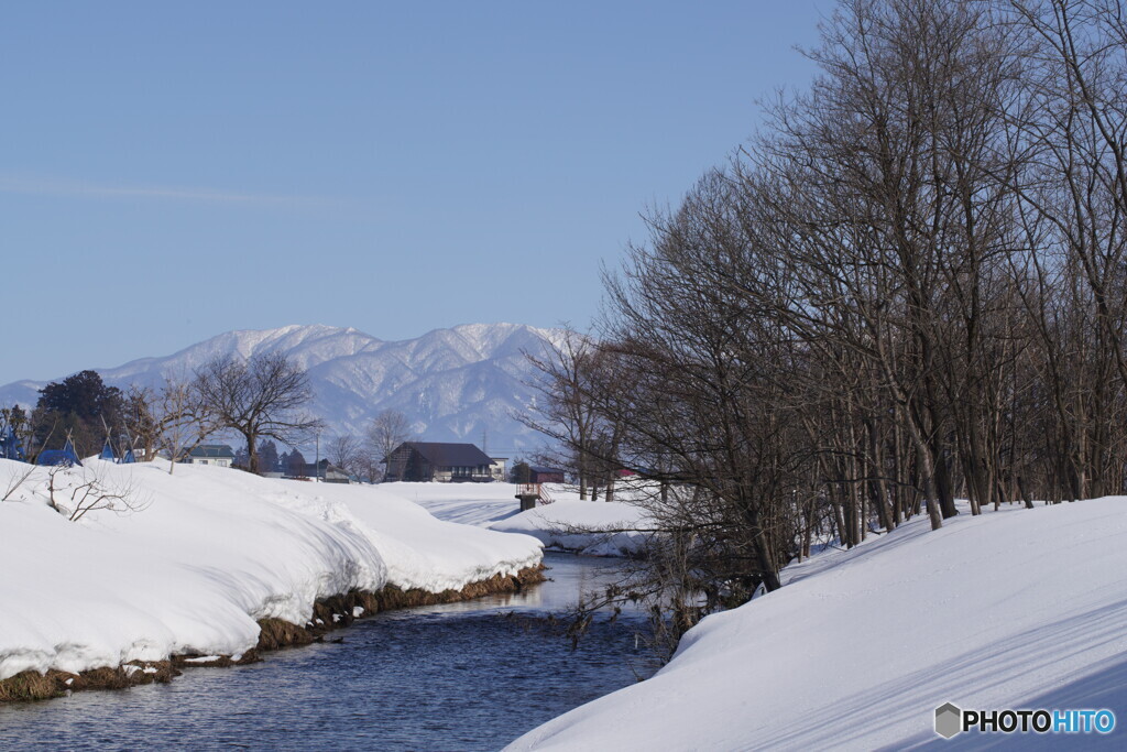 春を待つ山川