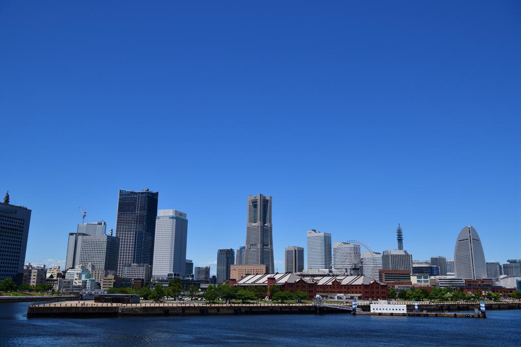 青空と摩天楼と