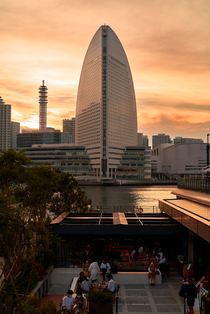 はまこれな風景　金色のみなとみらい