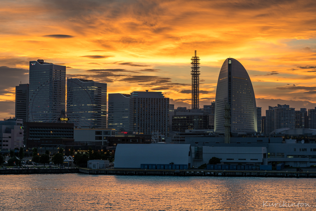 はまこれな風景　夕暮れのみなとみらい