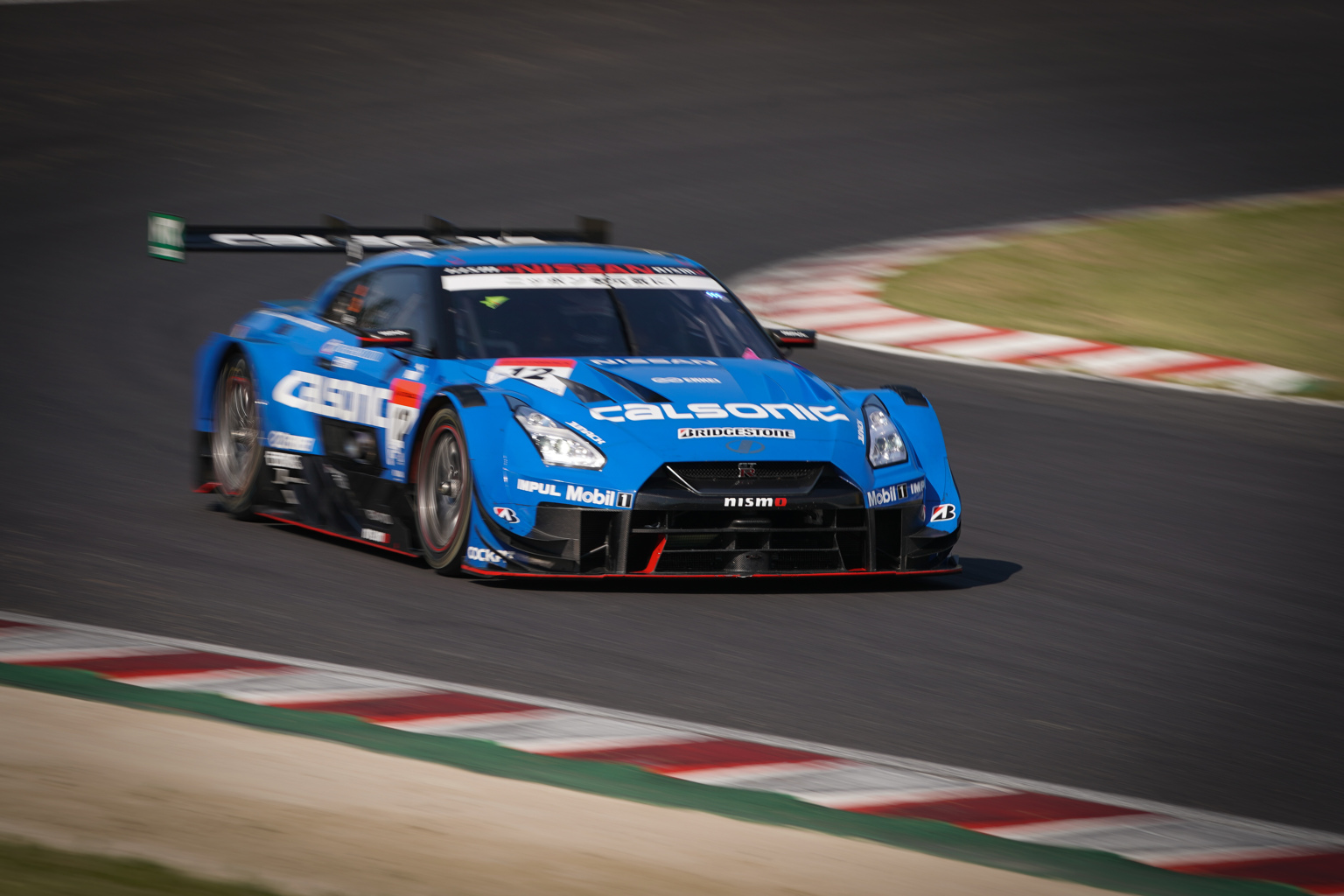 caLsonIc GT-R ヘアピンにて