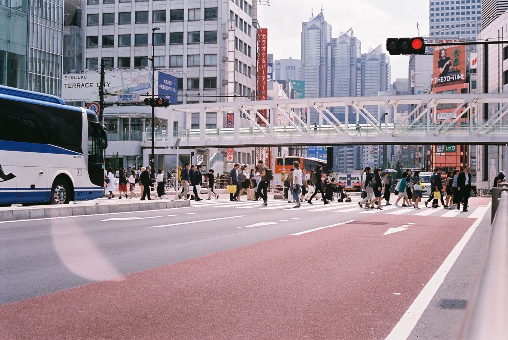 新宿をつなぐ甲州街道