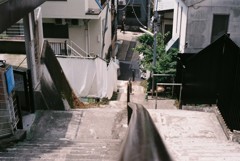 吸い込む階段、迷い道