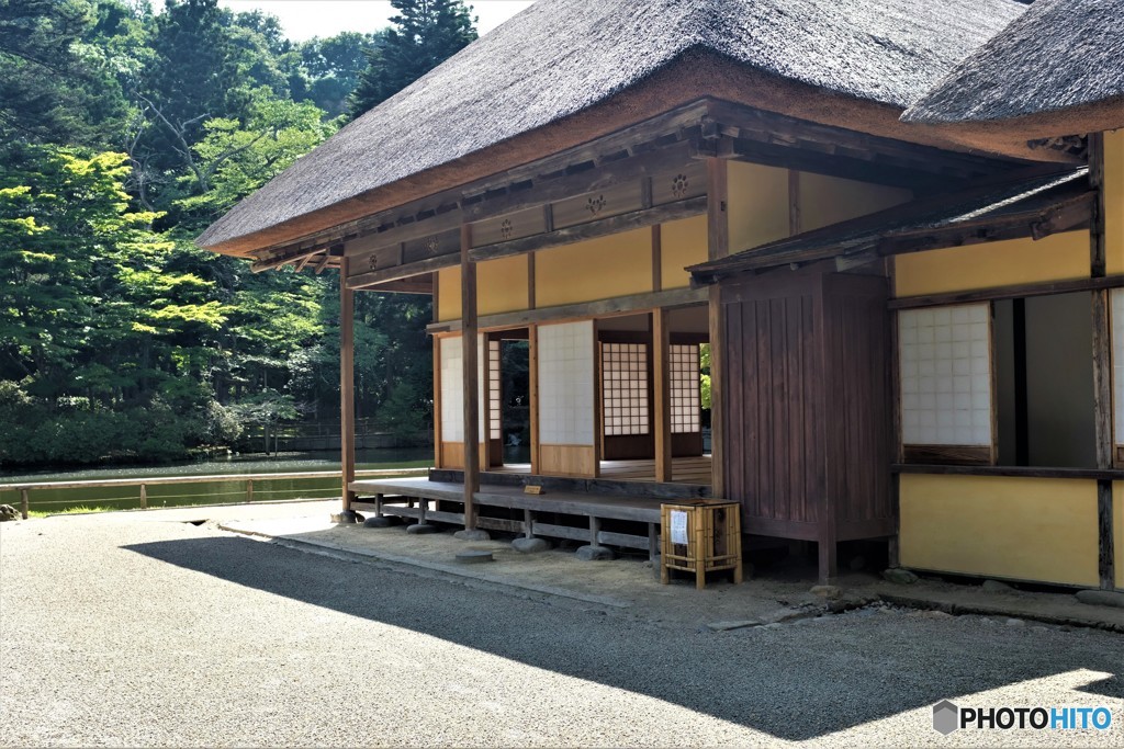 午後2時の影（有備館）