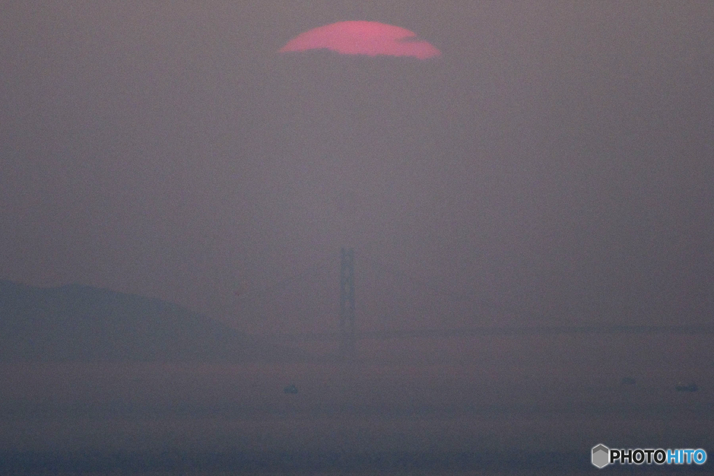 明石大橋に沈む夕日