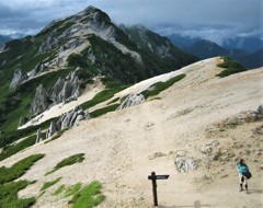 常念岳へのコースと山ガール