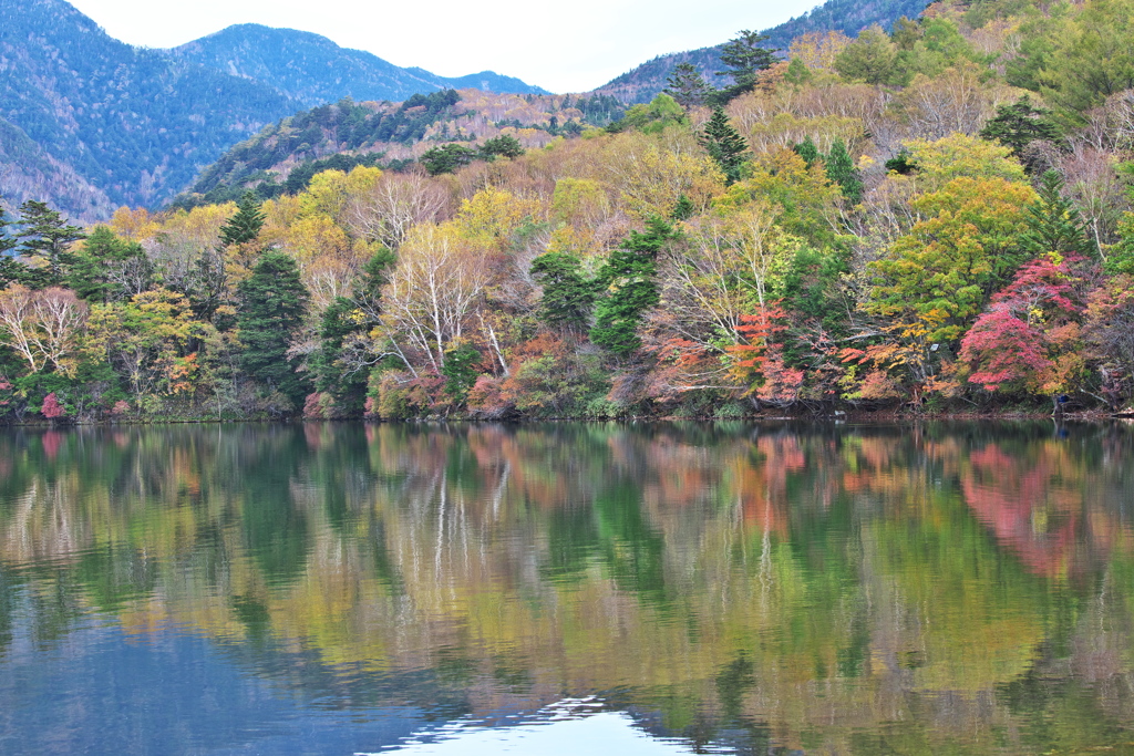 日光・湯ノ湖の秋♪１