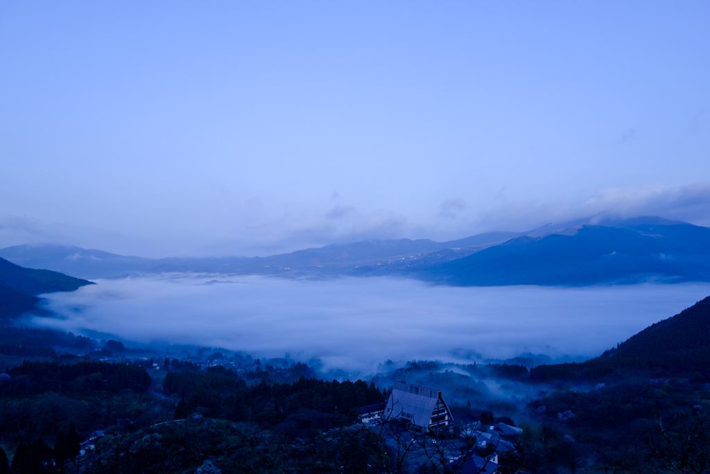 湯布院の朝霧