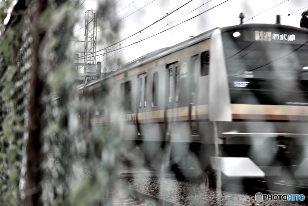 金網ごしの風景