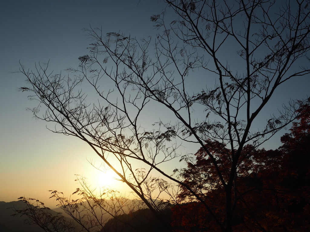 山の夕暮れ