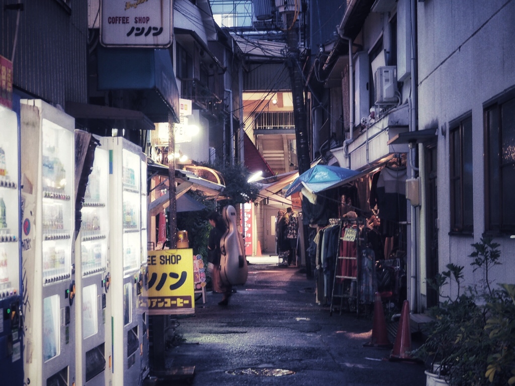 路地裏