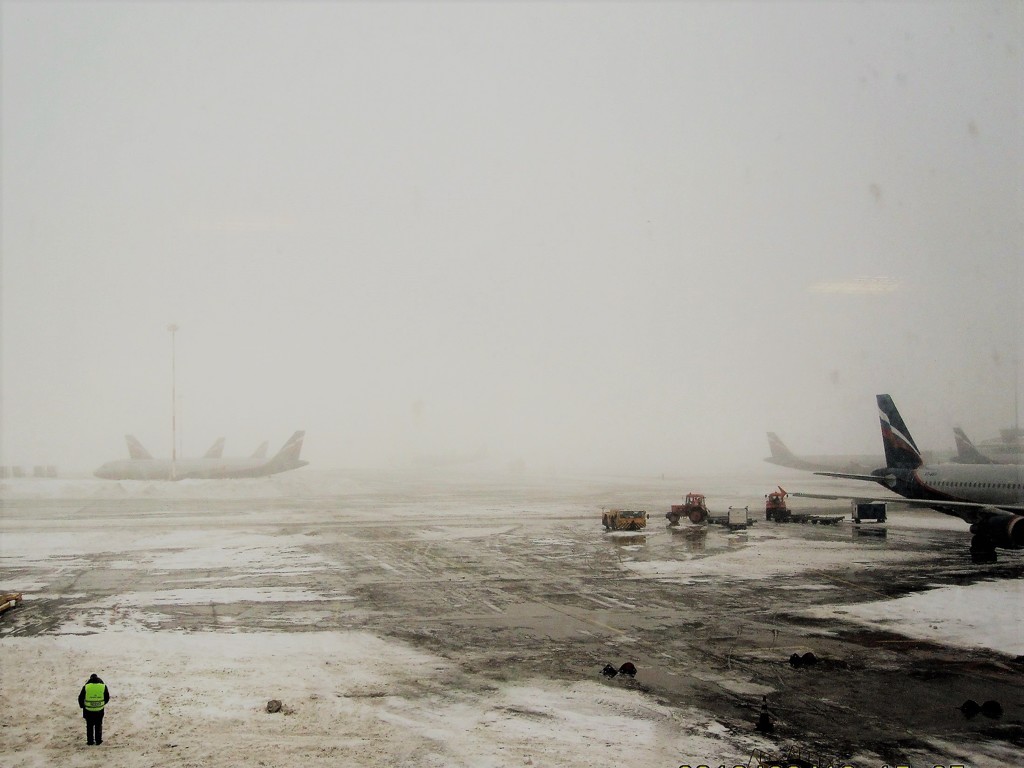 非情の霧・モスクワ空港