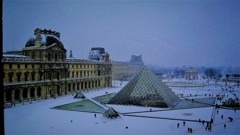 ルーブル美術館から雪化粧のパリを。。。