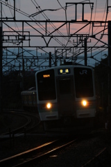 211系普通＿夕焼け