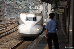 新幹線と駅員