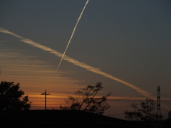 夕焼け空の交差線