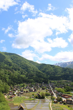 白川郷の蒼い空
