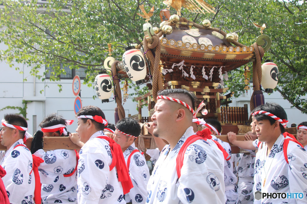 神様よぅ、俺達の街を見てくれ。