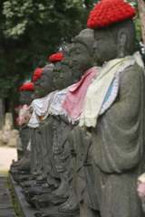 石仏は佇む