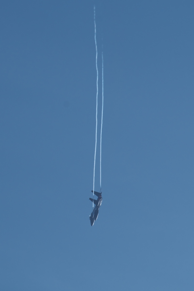 な～がく尾を引く飛行機雲に～♪